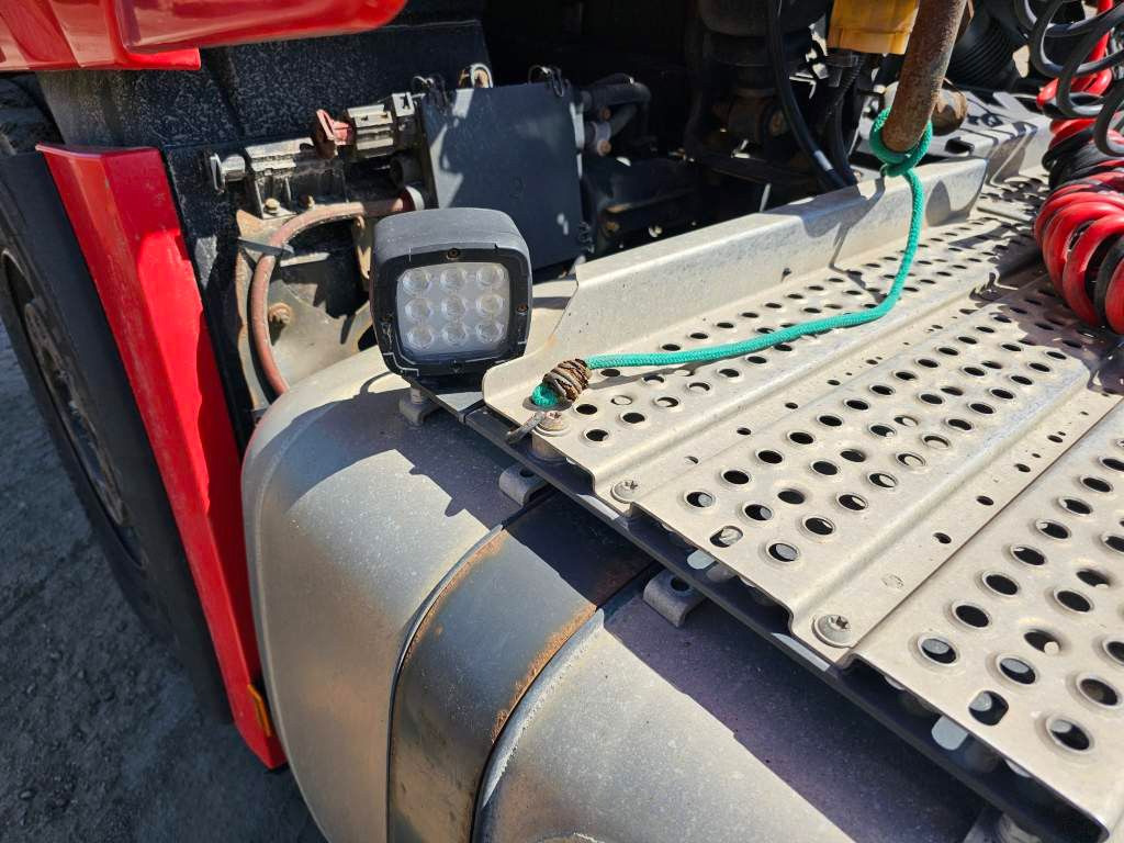 Fahrzeugabbildung Mercedes-Benz 2542 6x2 Sattelzugmaschine, 2. Achse Lift
