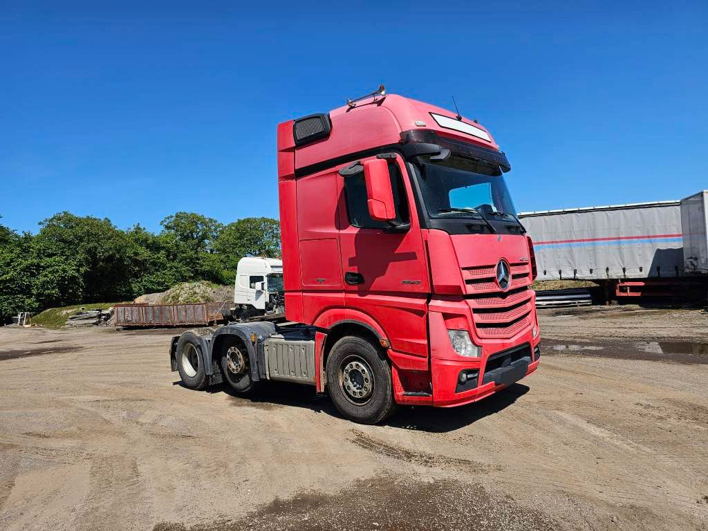 Fahrzeugabbildung Mercedes-Benz 2542 6x2 Sattelzugmaschine, 2. Achse Lift