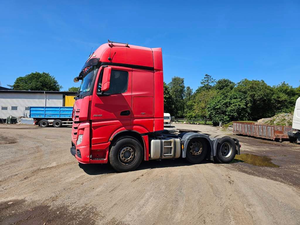 Fahrzeugabbildung Mercedes-Benz 2542 6x2 Sattelzugmaschine, 2. Achse Lift
