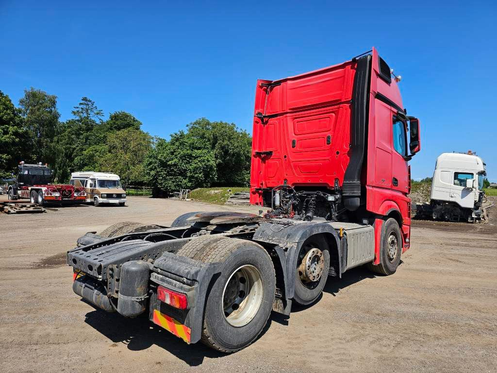 Fahrzeugabbildung Mercedes-Benz 2542 6x2 Sattelzugmaschine, 2. Achse Lift