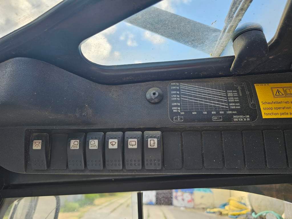Fahrzeugabbildung Linde H30D Stapler mit Hochkippschaufel