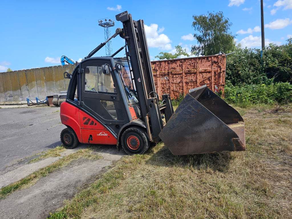 Fahrzeugabbildung Linde H30D Stapler mit Hochkippschaufel