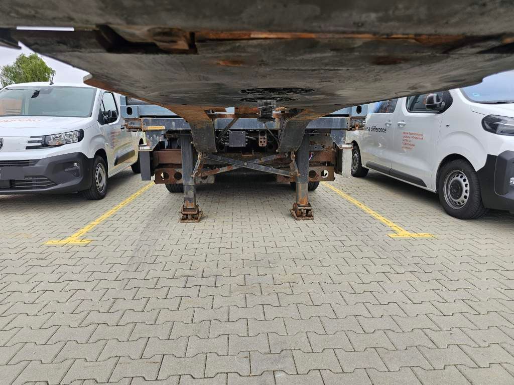 Fahrzeugabbildung Krone Container Chassis Heck- und Mittelauszug, Lift