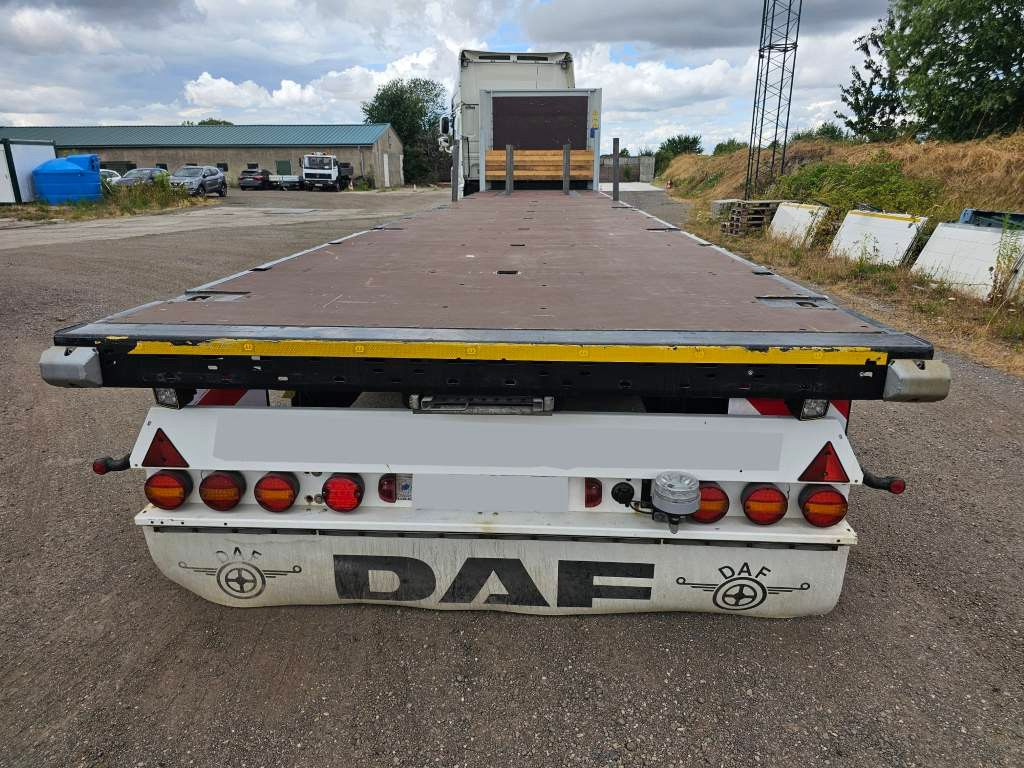 Fahrzeugabbildung Krone Plateau mit Containerverriegelung, Rungentaschen