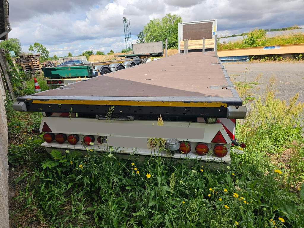 Fahrzeugabbildung Krone Plateau mit Containerverriegelung, Rungentaschen