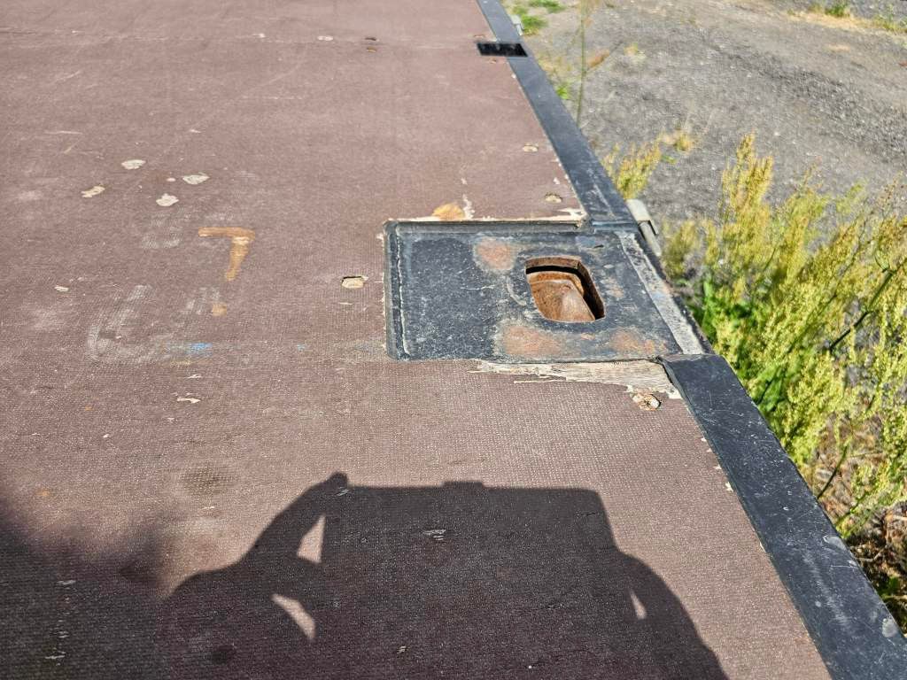 Fahrzeugabbildung Krone Plateau mit Containerverriegelung, Rungentaschen