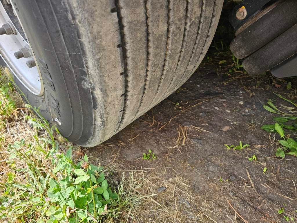 Fahrzeugabbildung Krone Plateau mit Containerverriegelung, Rungentaschen