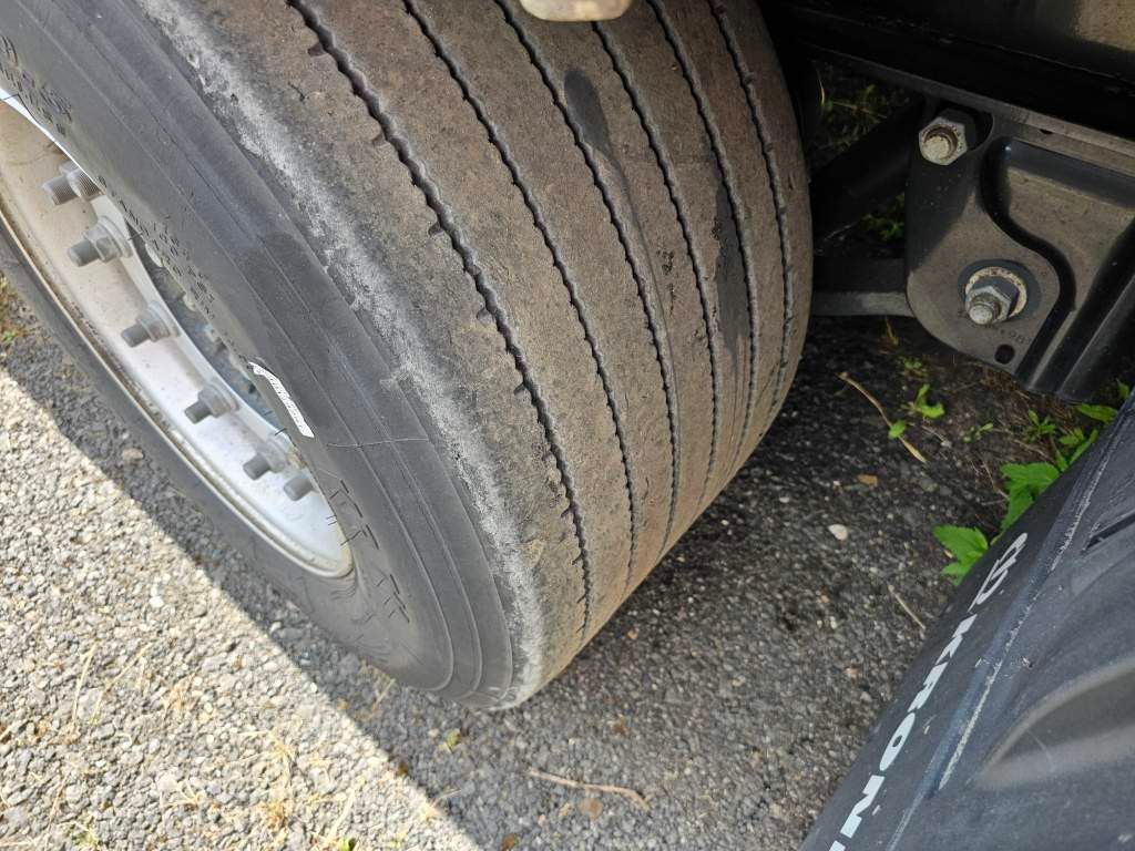 Fahrzeugabbildung Krone Plateau mit Containerverriegelung, Rungentaschen