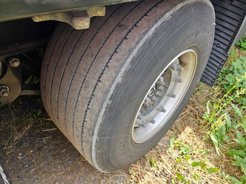 Fahrzeugabbildung Krone Plateau mit Containerverriegelung, Rungentaschen