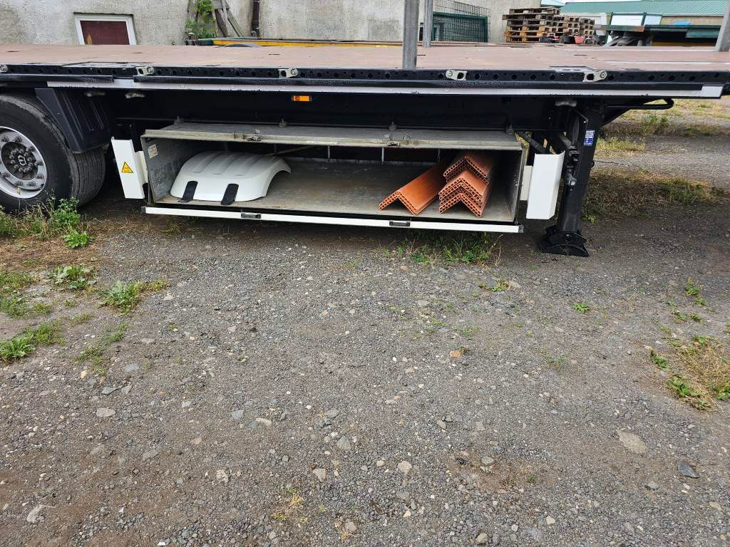 Fahrzeugabbildung Krone Plateau mit Containerverriegelung, Rungentaschen