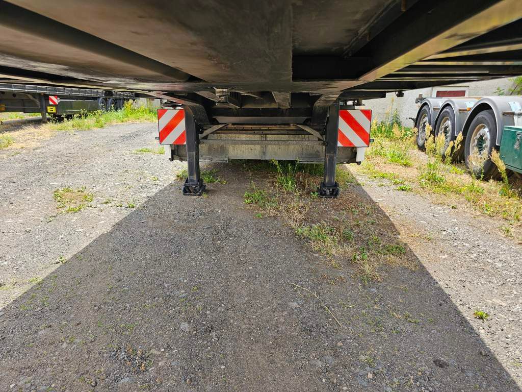 Fahrzeugabbildung Krone Plateau mit Containerverriegelung, Rungentaschen