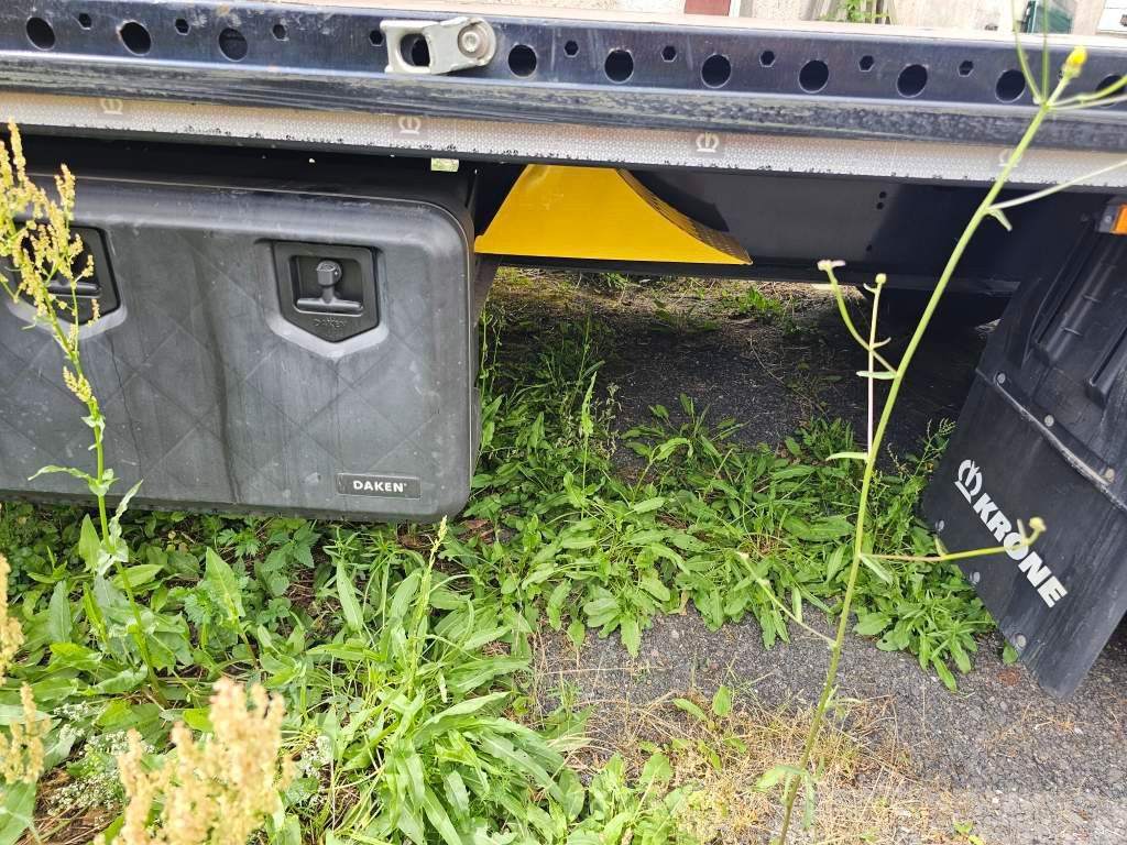 Fahrzeugabbildung Krone Plateau mit Containerverriegelung, Rungentaschen