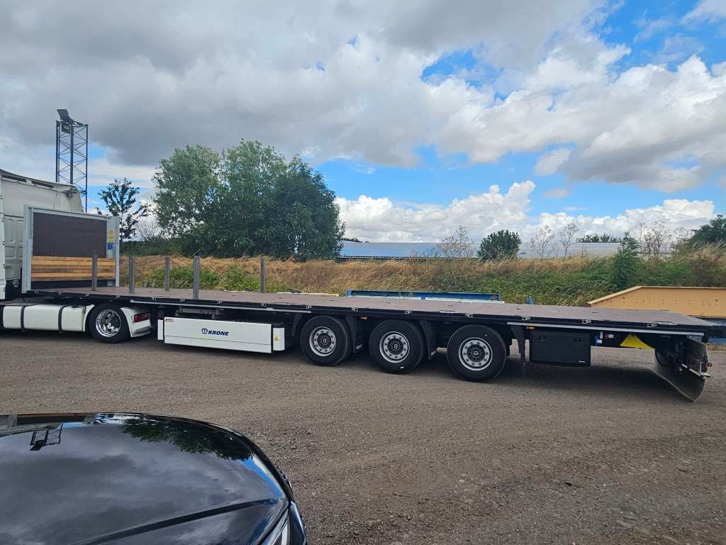 Fahrzeugabbildung Krone Plateau mit Containerverriegelung, Rungentaschen
