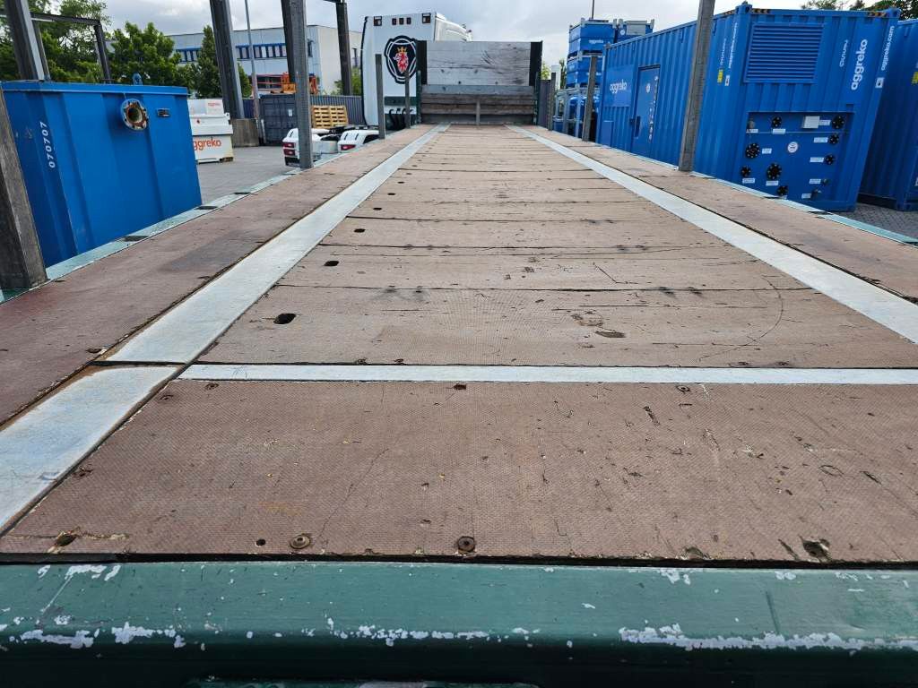 Fahrzeugabbildung Schmitz Cargobull Plateau mit Rungen + Verbreiterungstafeln, Lift