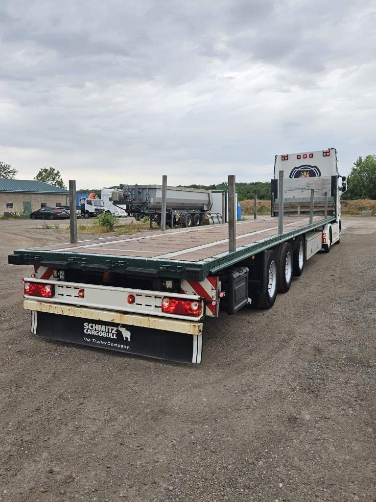 Fahrzeugabbildung Schmitz Cargobull Plateau mit Rungen + Verbreiterungstafeln, Lift