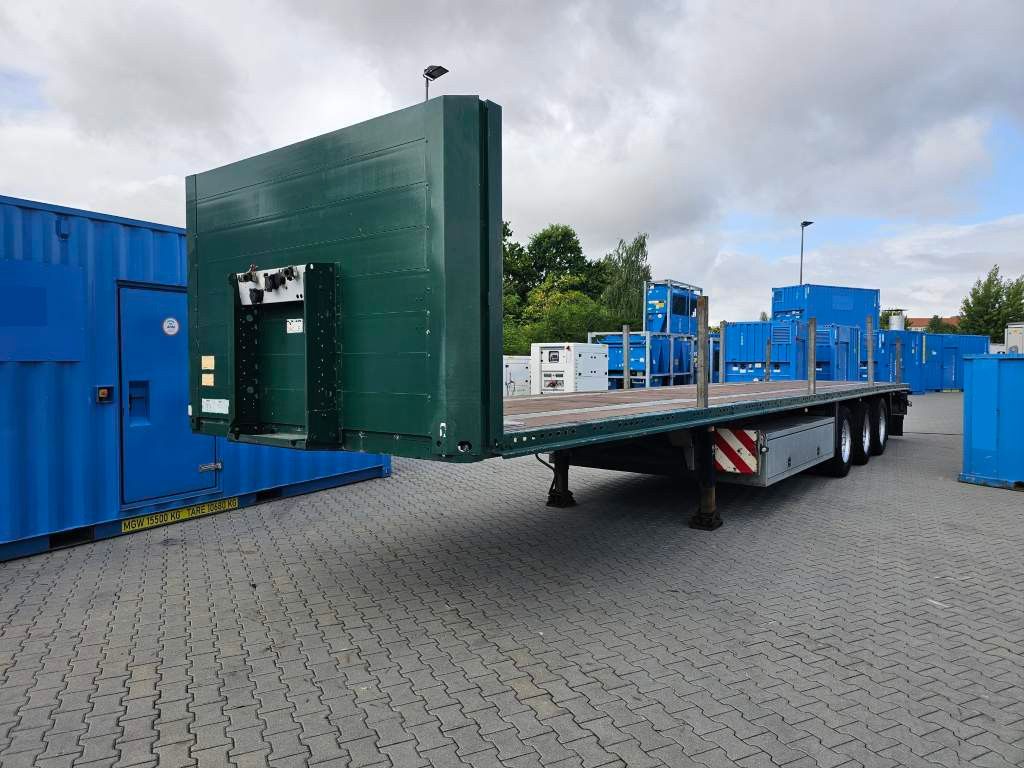 Fahrzeugabbildung Schmitz Cargobull Plateau mit Rungen + Verbreiterungstafeln, Lift