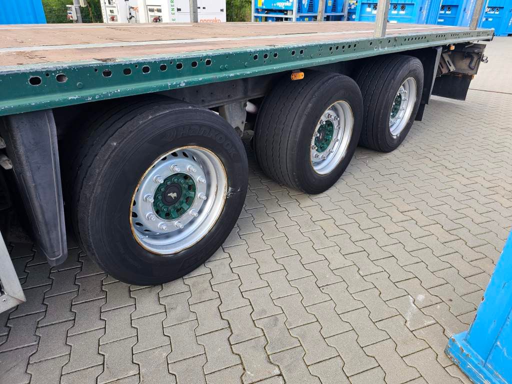 Fahrzeugabbildung Schmitz Cargobull Plateau mit Rungen + Verbreiterungstafeln, Lift