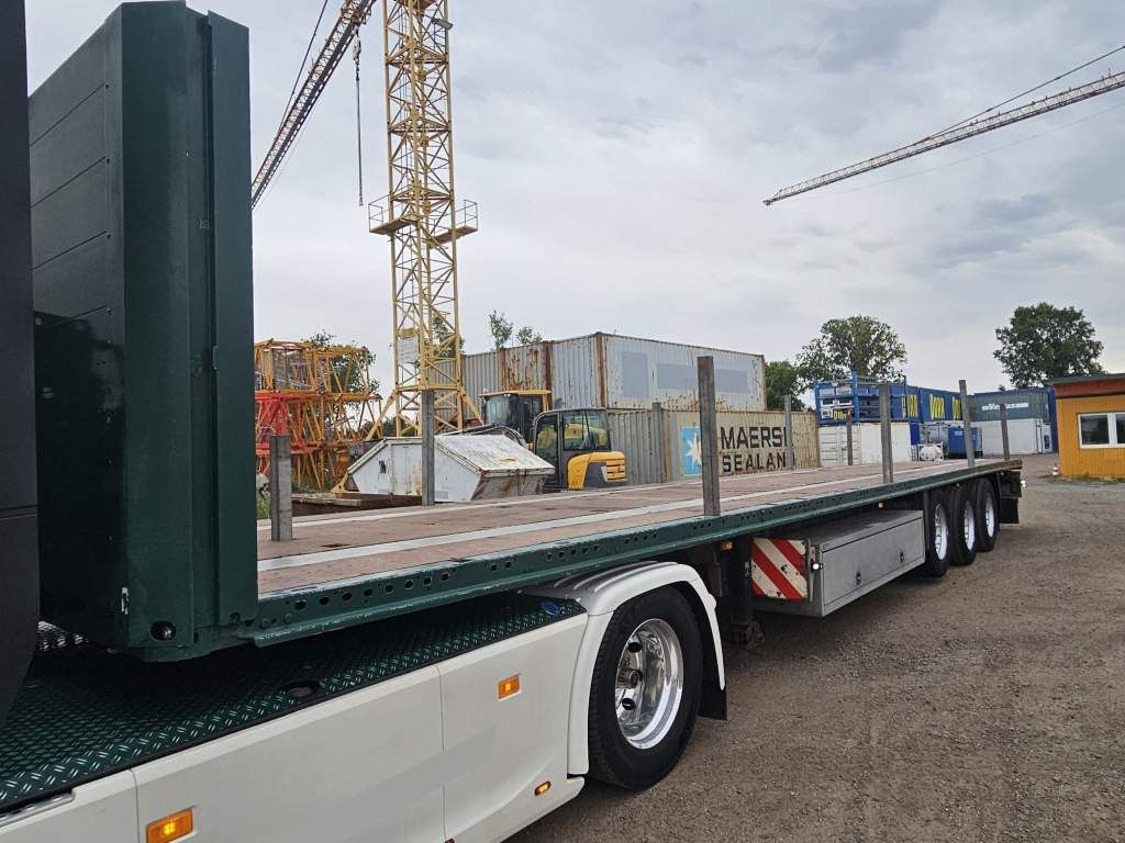 Fahrzeugabbildung Schmitz Cargobull Plateau mit Rungen + Verbreiterungstafeln, Lift