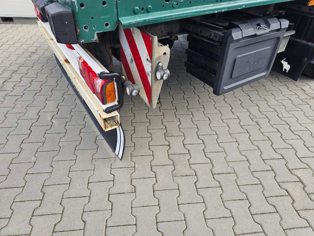 Fahrzeugabbildung Schmitz Cargobull Plateau mit Rungen + Verbreiterungstafeln, Lift