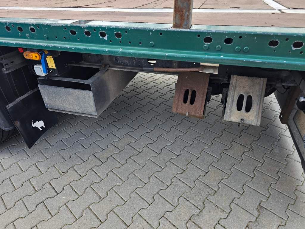 Fahrzeugabbildung Schmitz Cargobull Plateau mit Rungen + Verbreiterungstafeln, Lift