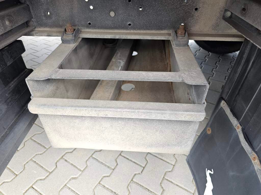 Fahrzeugabbildung Schmitz Cargobull Plateau mit Rungen + Verbreiterungstafeln, Lift