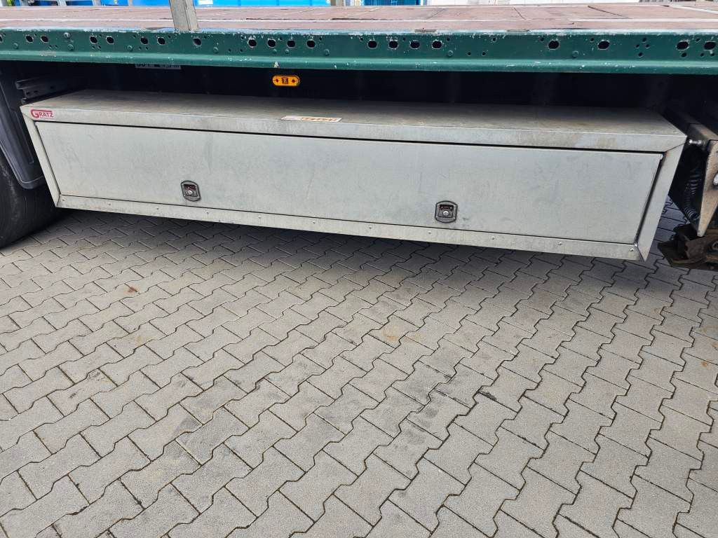 Fahrzeugabbildung Schmitz Cargobull Plateau mit Rungen + Verbreiterungstafeln, Lift