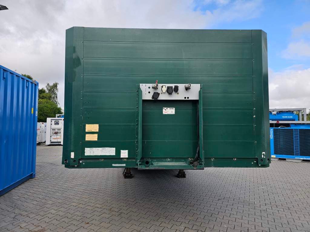 Fahrzeugabbildung Schmitz Cargobull Plateau mit Rungen + Verbreiterungstafeln, Lift