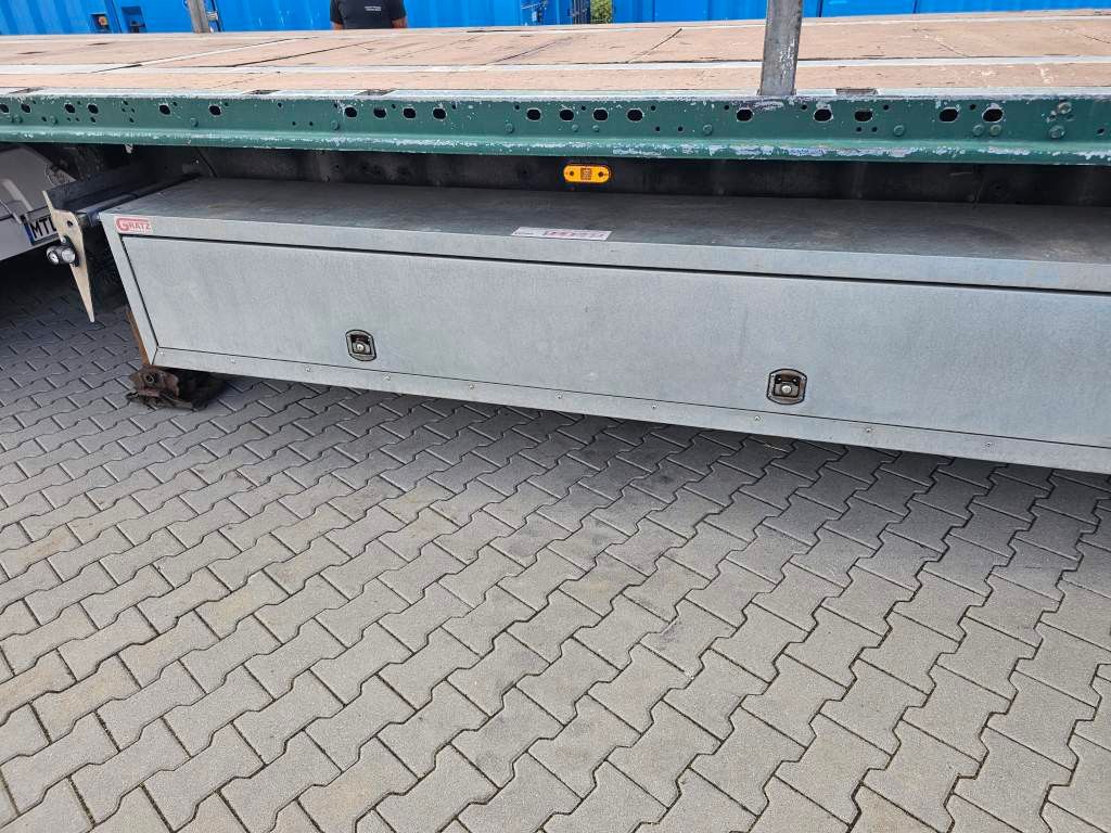 Fahrzeugabbildung Schmitz Cargobull Plateau mit Rungen + Verbreiterungstafeln, Lift