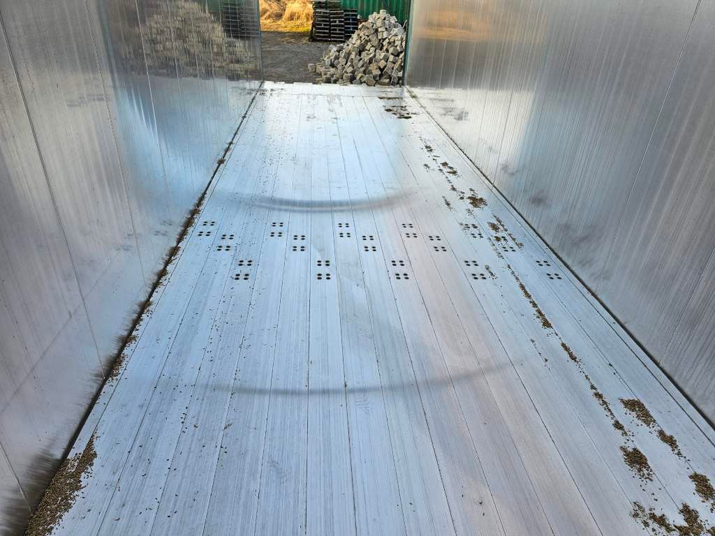 Fahrzeugabbildung Schwarzmüller 58 cbm J-Serie, Funk, Kornschieber 10 mm Boden