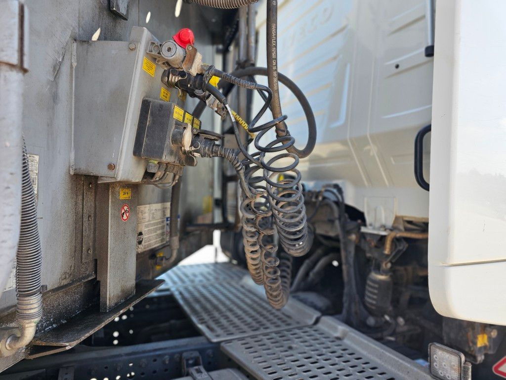 Fahrzeugabbildung Iveco 480 Stralis, Retrader, 2 Kreis-Hydraulik