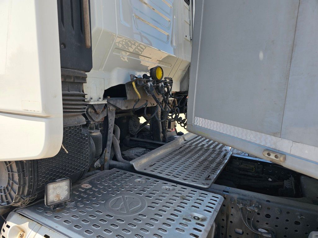 Fahrzeugabbildung Iveco 480 Stralis, Retrader, 2 Kreis-Hydraulik