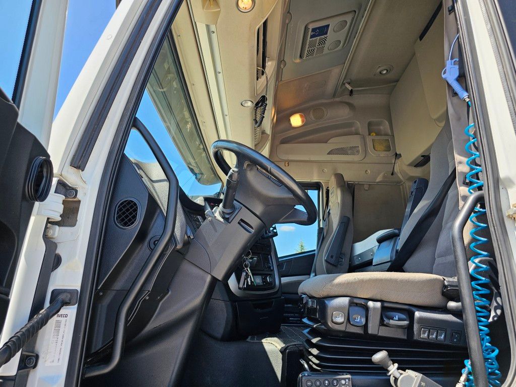Fahrzeugabbildung Iveco 480 Stralis, Retrader, 2 Kreis-Hydraulik