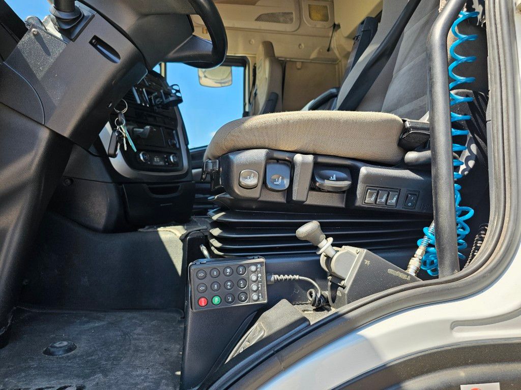 Fahrzeugabbildung Iveco 480 Stralis, Retrader, 2 Kreis-Hydraulik
