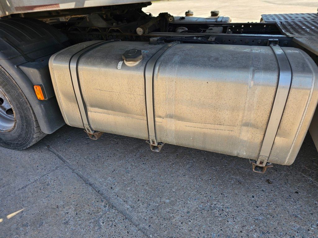 Fahrzeugabbildung Iveco 480 Stralis, Retrader, 2 Kreis-Hydraulik