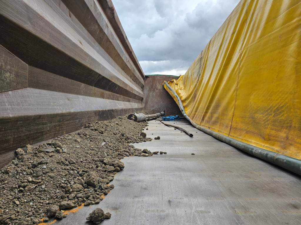 Fahrzeugabbildung Reisch Kloos vormals Reisch 60 cbm Stahlmulde Unfall
