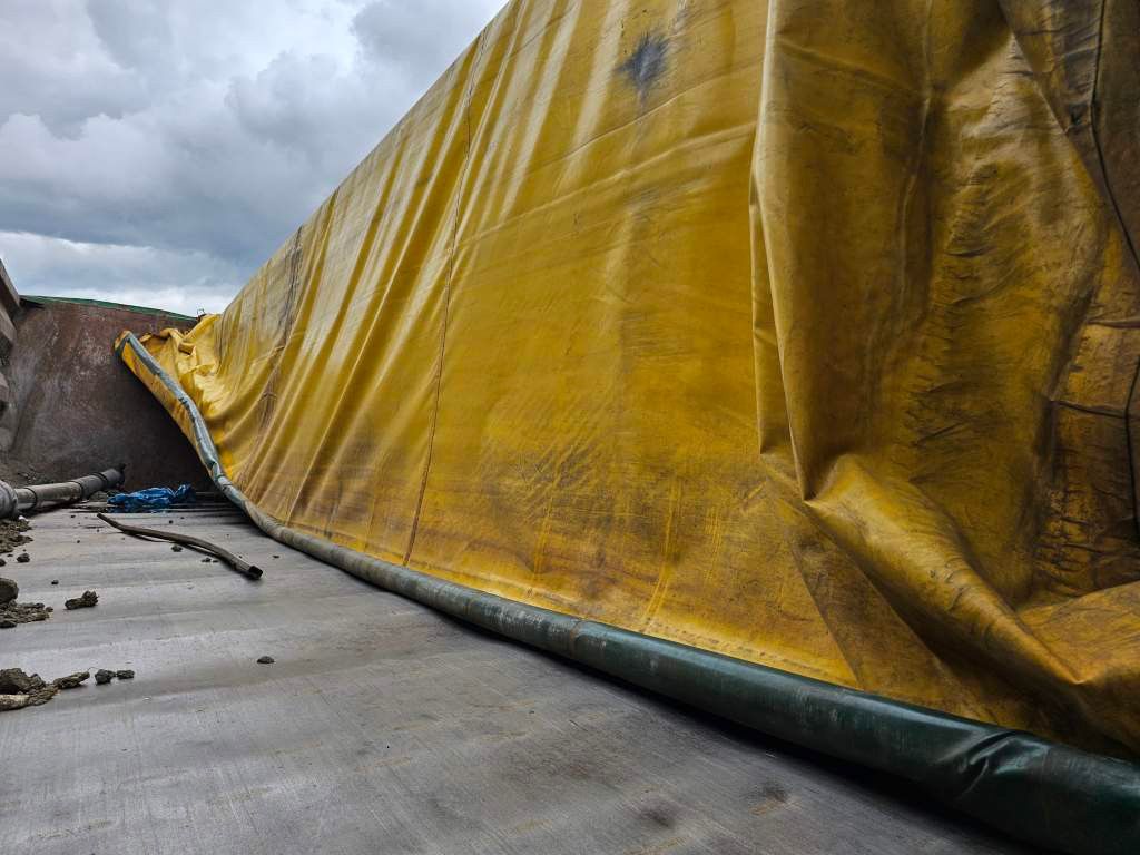 Fahrzeugabbildung Reisch Kloos vormals Reisch 60 cbm Stahlmulde Unfall