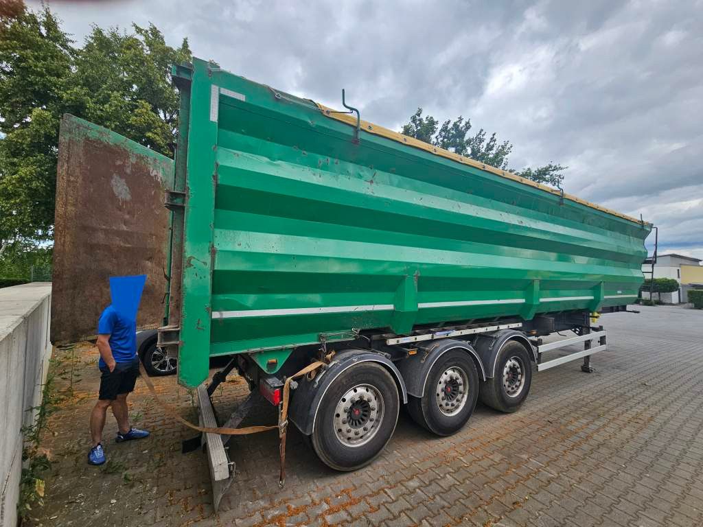Fahrzeugabbildung Reisch Kloos vormals Reisch 60 cbm Stahlmulde Unfall