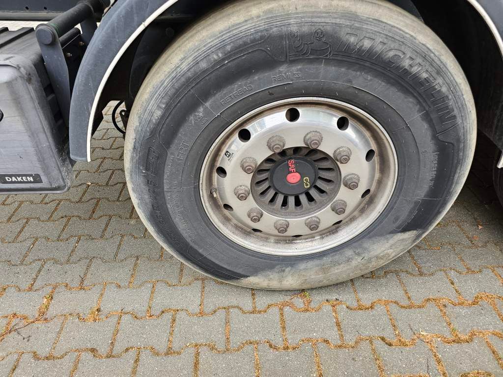 Fahrzeugabbildung Reisch Kloos vormals Reisch 60 cbm Stahlmulde Unfall