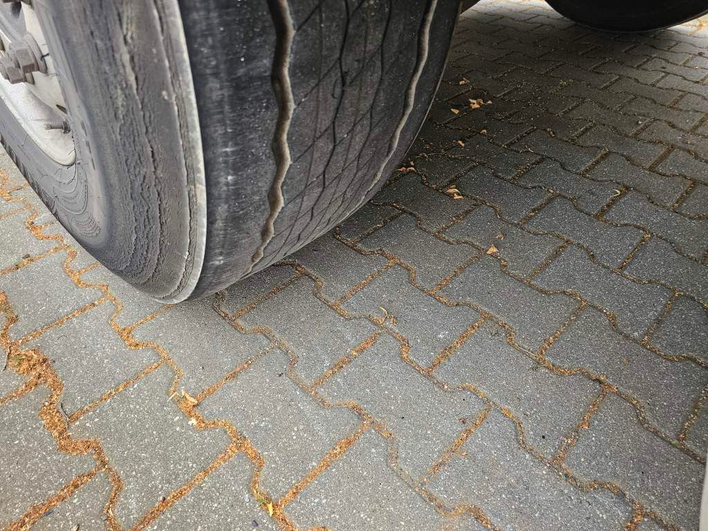 Fahrzeugabbildung Reisch Kloos vormals Reisch 60 cbm Stahlmulde Unfall