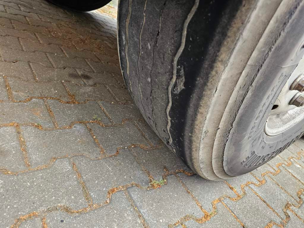 Fahrzeugabbildung Reisch Kloos vormals Reisch 60 cbm Stahlmulde Unfall