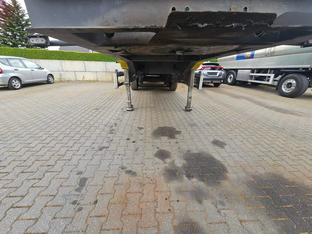 Fahrzeugabbildung Reisch Kloos vormals Reisch 60 cbm Stahlmulde Unfall