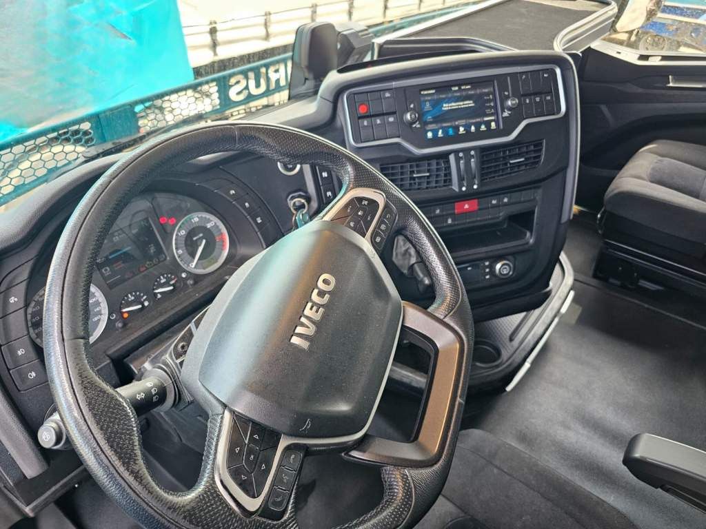 Fahrzeugabbildung Iveco 460 S-Way, 2-Kreis-Hydraulik, Standklima