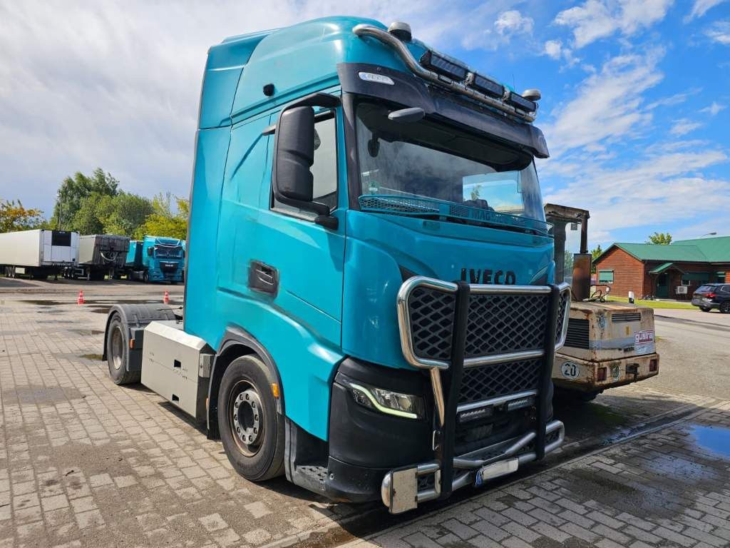 Fahrzeugabbildung Iveco 460 S-Way, 2-Kreis-Hydraulik, Standklima