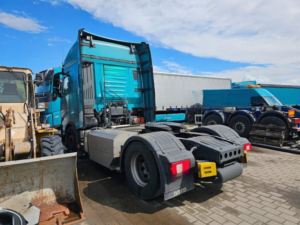 Fahrzeugabbildung Iveco 460 S-Way, 2-Kreis-Hydraulik, Standklima