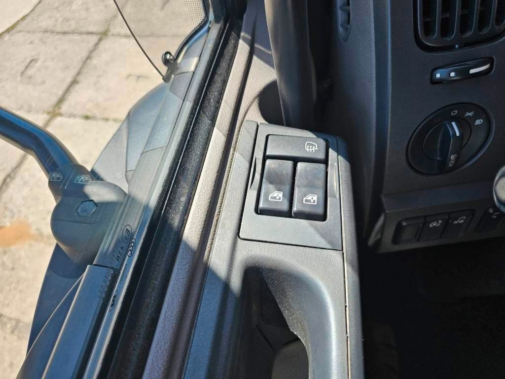 Fahrzeugabbildung DAF LF 260 FA, Tiefkühler, Lamberet, LBW+Türen