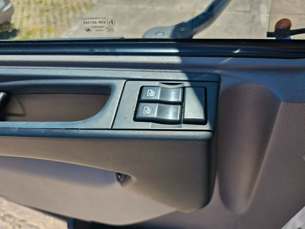 Fahrzeugabbildung DAF LF260 FA Tiefkühler mit LBW+Türen