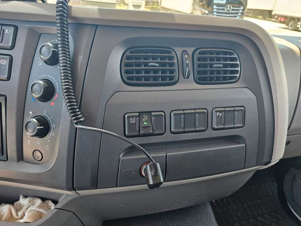 Fahrzeugabbildung DAF LF260 FA Tiefkühler mit LBW+Türen