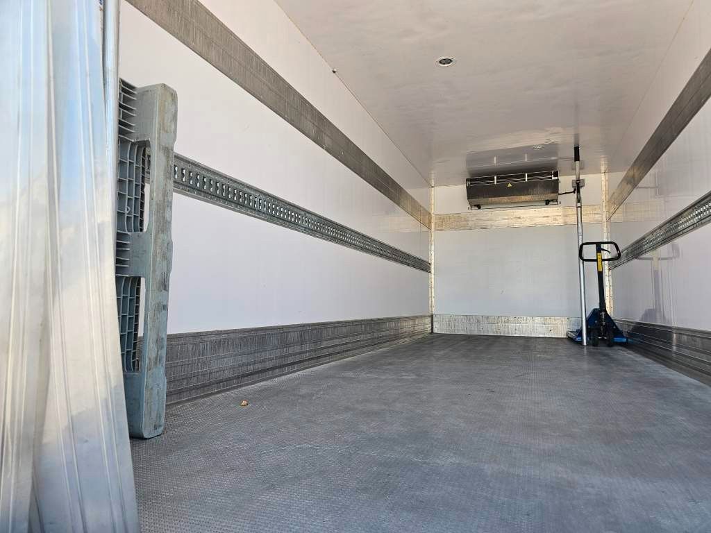 Fahrzeugabbildung DAF LF260 FA Tiefkühler mit LBW+Türen
