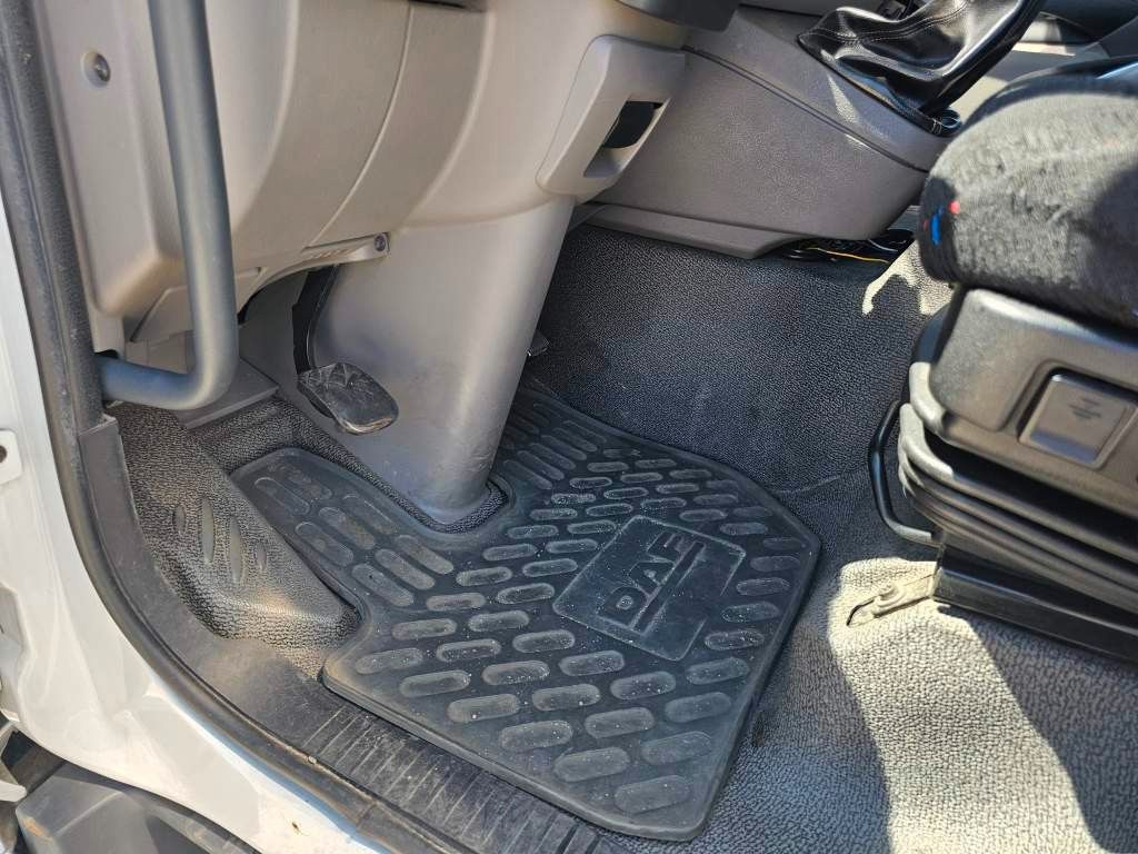 Fahrzeugabbildung DAF LF 220 Tiefkühler, LBW + Türen, Handschalter