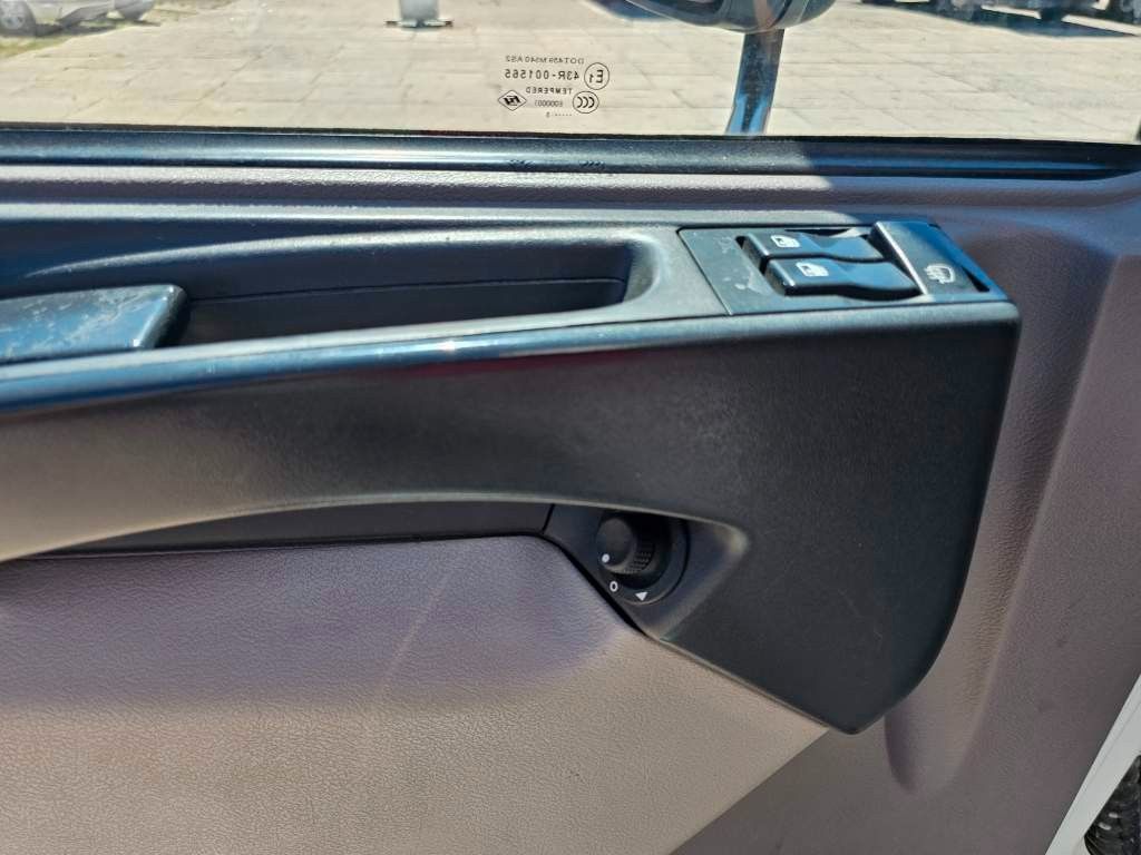 Fahrzeugabbildung DAF LF 220 Tiefkühler, LBW + Türen, Handschalter